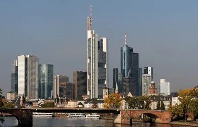 tren frankfurt detrenes